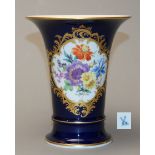 Meissen Vase mit feiner Bukettmalerei