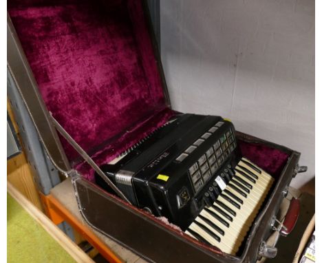 Baille accordion in case
