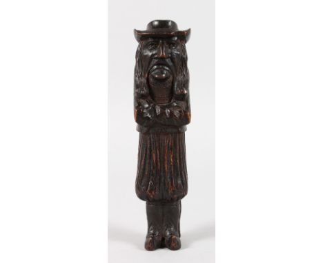 A RARE 18TH-19TH CENTURY AMERICAN CARVED WOOD BUST OF A MAN NUTCRACKER.  7.5ins long.