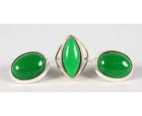 A PAIR OF SILVER AND JADE EARRINGS AND RING.