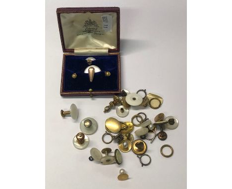 A cased set of 18ct and mother of pearl dress studs in fitted leather box retailed by Edward to/w small fob seal, single oval