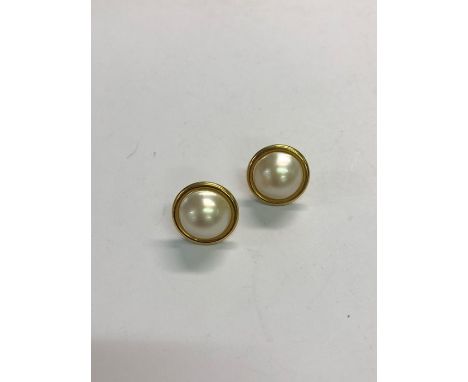 A pair of mabe pearl earrings in yellow metal mounts stamped 750, post fittings for pierced ears, 1.5 cm diam, 7.5g overall
