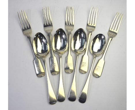 Four silver fiddle pattern dessert forks, London 1922 to/w a matching Victorian example, London 1866 to/w four 19th century O