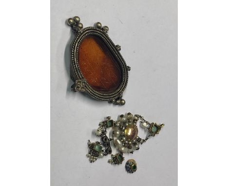 An Indian chandelier pendant formed of a central oval with pearl set sticks, with emerald, diamond and pearl drops, 7.5 cm lo