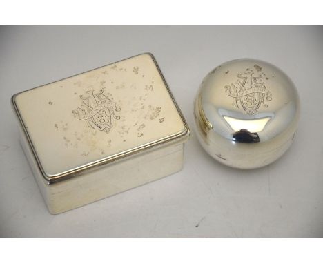 A heavy quality silver trinket box, Alfred Clark, London 1913, 9.5 cm wide to/w a circular box with screw cover, also Alfred 