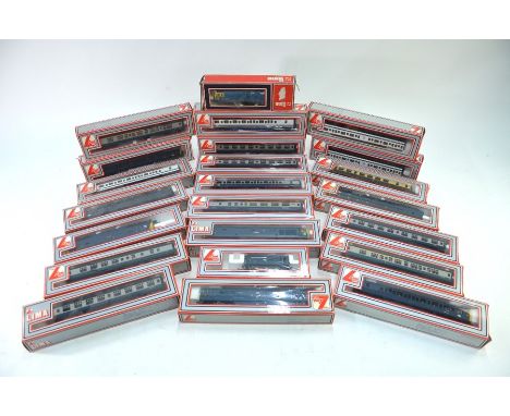 Six boxed Lima 00 gauge locomotives - 205141 MWG Revenge, 305335W Western Renown, 205127 MWG Dragon, 205132 MWG GWR No 22, 51