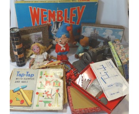 BOX JIGSAWS, CHILDS HAND SEW M/C PUPPET ETC 