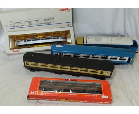 MARKLIN 3077 + 3 CARRIAGES 