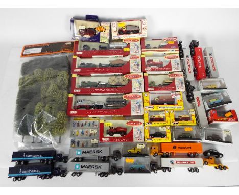 Lledo Trackside, Oxford Diecast, Classix, Preiser, Other - A collection of 20 boxed diecast model vehicles in 1:76 scale plus