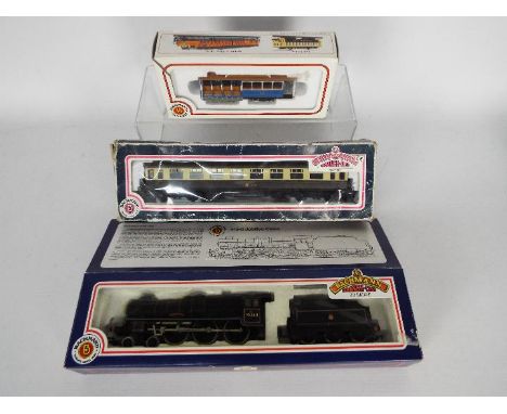 Bachmann - 3 x boxed 00 gauge models including a 4-6-0 Jubilee Class loco named Western Australia operating number 45568 in B