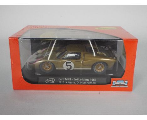 Slot - A Slot.it  model Ford MKII - 3rd Le Mans 1966 R. Bucknum, D. Hutcherson. CA20c. In mint condition, in mint presentatio