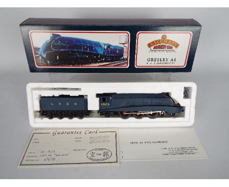 Bachmann - Branch-Line - A Gresley A4 Pacific 4-6-2 loco Peregrine operating number 4903 in L.N.E.R blue livery. # 31-952. Th