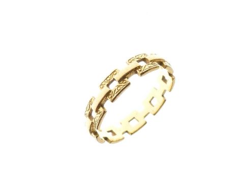 Unusual 22ct gold band ring of simulated box links, London 1959, size N, 2.8g approx  