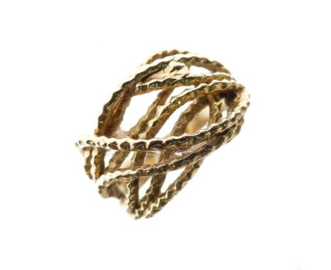 9ct gold ring of plaited design, size M, 5.3g approx  