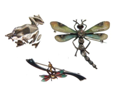 Silver frog design brooch and two enamel decorated brooches in the form of dragonflies (3)  
