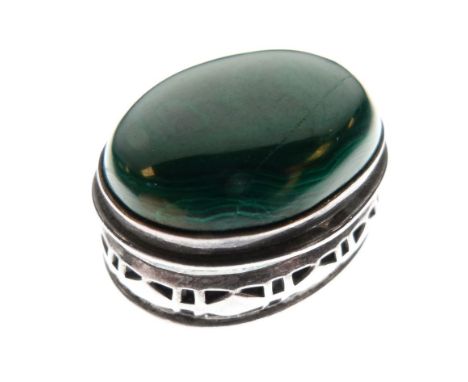 White metal and Malachite oval patch or pill box, the push-on cover inset with oval cabochon, the base stamped 925, 40mm  