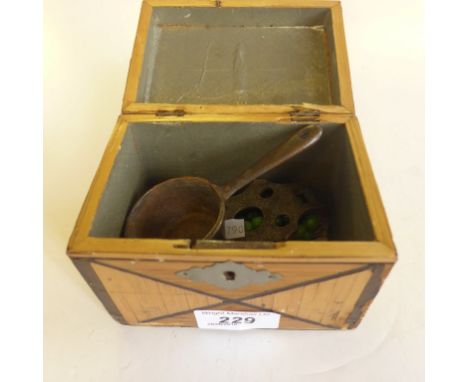 A small straw decorated tea caddy containing mixed items to include decanter labels, miniature saucepan, a necklace and other