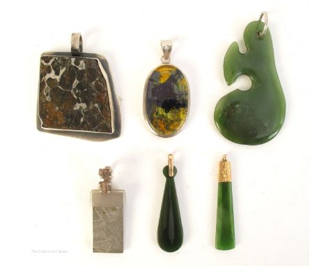Meteorite pendant and jewellery of geological interest. An iron-type meteorite, Hexahedrite displaying pronunced Neumann line