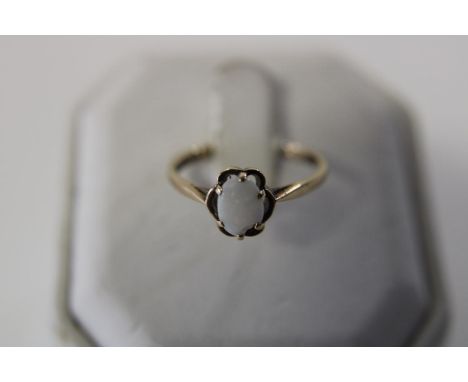 A 9ct gold &amp; opal solitaire ring 1.7 grams 