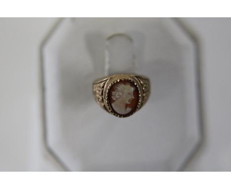 A 9ct gold cameo ring 2.8 grams 