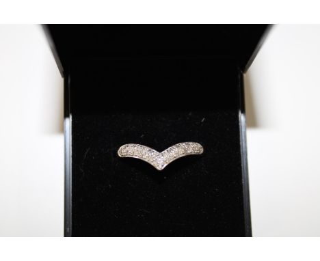 A vintage 9ct gold and diamond wishbone ring size P 