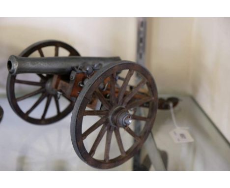 A scale model of a field gun: with diecast barrel and fittings on a wooden truck. 35cm long