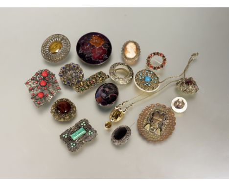 A vintage collection of various yellow metal and white metal brooches set paste, enamel etc largest : l x 9cm (A lot)