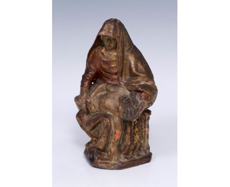 Spanish school of the 16th century."Pietà".Wood carving, polychrome.Faults in the carving and polychromy.Measurements: 23 x 1