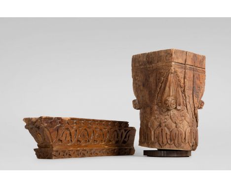 Capital and beam fragment. Mozarabic, 11th century.Carved wood.Measurements: 15 x 57 x 10 cm. (beam); 33 x 24 x 24 cm.(capita