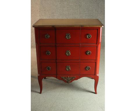 Commode chest, contemporary Louis XV style lacquered finish. H.79 W.70 cm. 