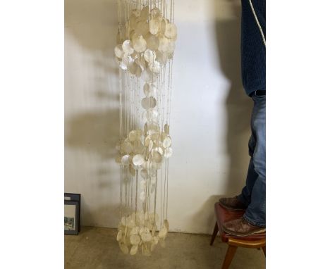 A vintage shell wind chime. H:165cm
