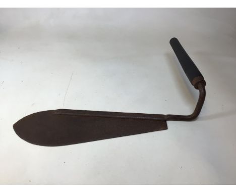 A vintage hay knife W:72cm 
