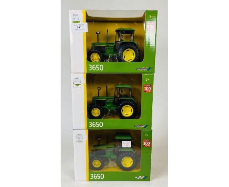 Britains 1:32 Scale John Deere 3650 Tractors - Boxed (3)&nbsp;