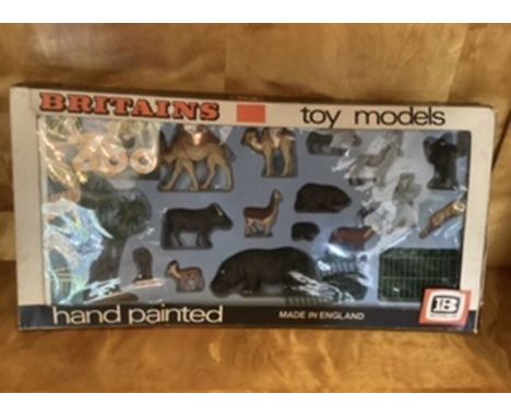 Britains Zoo 1960s Vintage Plastic 7326 Toy set; appears unplayed with and all complete-box is partly shelf worn with age com