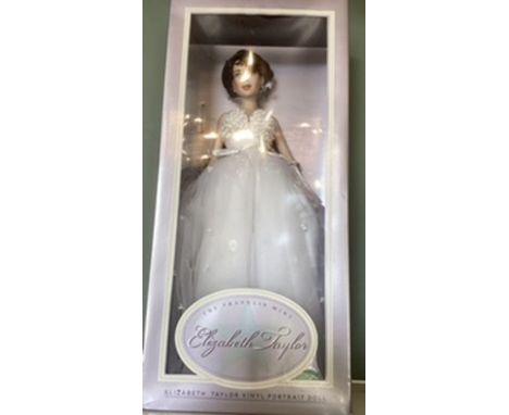 Franklin Mint Vintage Vinyl Portrait doll set ; Elizabeth Taylor in white gown ; Boxed doll unused.(1)