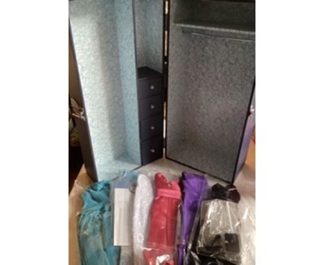 Franklin Mint Vintage Vinyl Portrait doll set ; Lady Diana Spencer princess of wales Travel fashion trunk and outfits ensembl