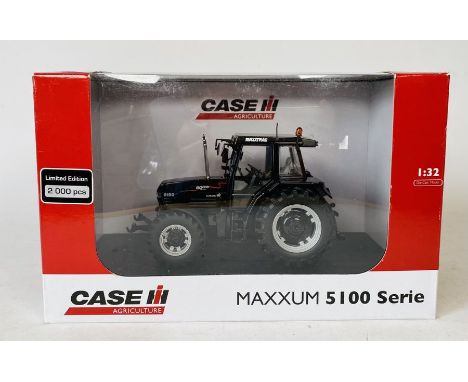 Universal Hobbies 1:32 Scale 2000 Limited Edition Black Case Maxxum Maxxtrack 5150 - Boxed&nbsp;