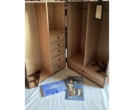 Franklin Mint Titanic Rose Vinyl Portrait&nbsp; doll ; doll travel trunk; &nbsp;excellent condition.(1)