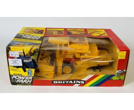 Britains 1:32 Scale - To include: Power Farm New Holland Combine Harvester - Boxed&nbsp;