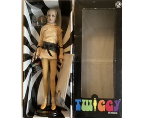 Franklin Mint Twiggy Vinyl Portrait doll. Boxed and unused condition.