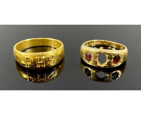 18CT GOLD &amp; OTHER RINGS x 2, to include a star cut gypsy ring, having two red colour stones, flanking a vacant centre, si