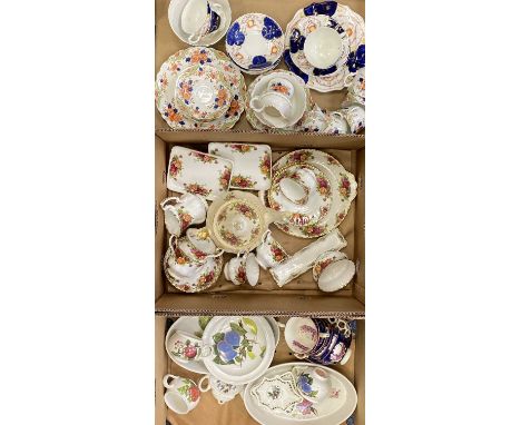 ROYAL ALBERT 'OLD COUNTRY ROSES' PATTERN TEA SERVICE, approx. 19 pieces, Gaudy Welsh tulip pattern part tea service and other