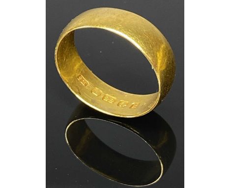 22CT GOLD WEDDING BAND marked Birmingham 1909, size K, 4g
