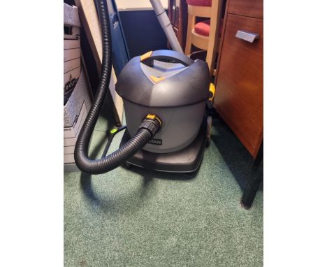 Titan TTB671VAC 800W 15LTR Dry Vacuum Cleaner 220-240v) Compact dry vacuum cleaner with a high efficiency motor for long life