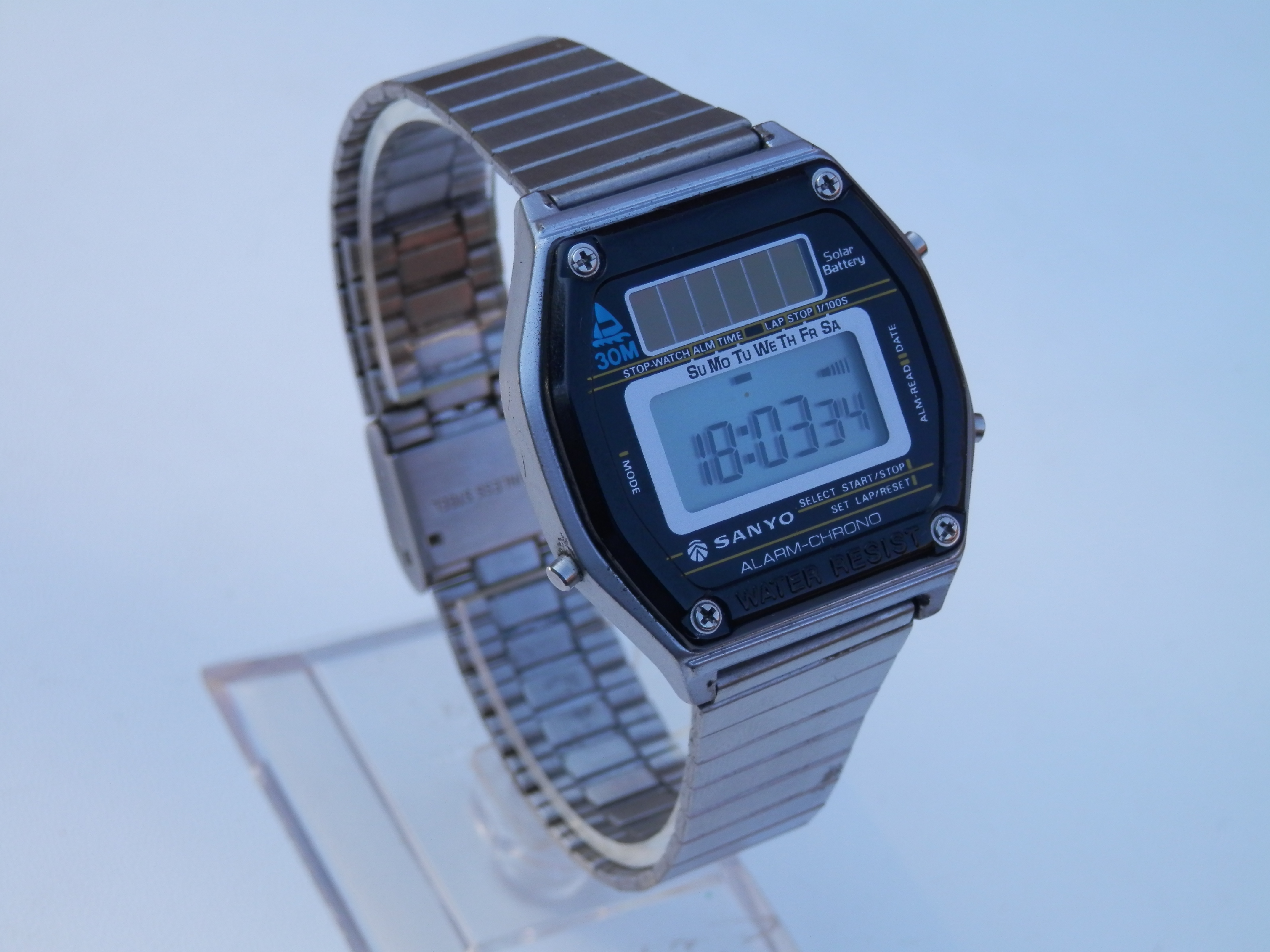 E - VERY RARE WORKING GENTS 1970S SANYO SOLAR POWERED DIGITAL ALARM