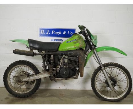 Kawasaki KDX 420 motocross bike. Non runner. Engine turns over.No Docs 