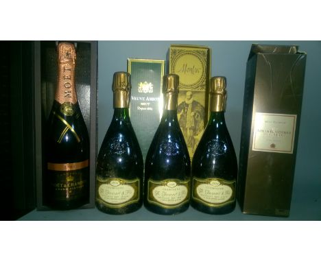 7 x bottles of assorted Champagne and Sparkling Wine.