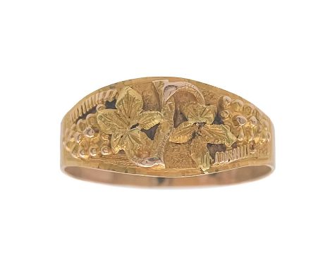 A 14ct yellow gold American Black Hills late 19th century ring.  Applied with fruiting vine, stamped 14 within a lozenge, siz