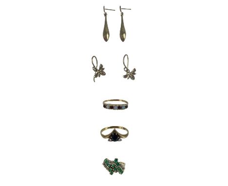 A selection of 9ct gold jewellery. To include an opal and garnet set seven stone ring, an emerald and small diamond set dress