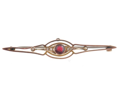 A 9ct gold ruby and seed pearl ladies bar brooch. The central round cut ruby having seed pearl insets either side, pin verso.
